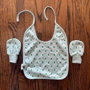 Oeuf leeks mitten/bib newborn set